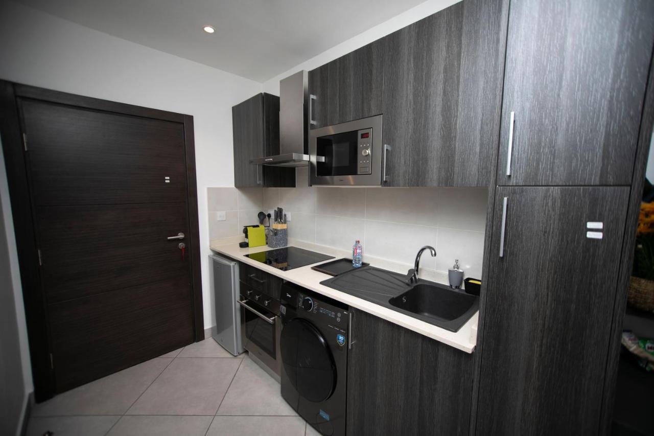 Accra Comfy Studio At Embassy Gardens Cantonments ภายนอก รูปภาพ