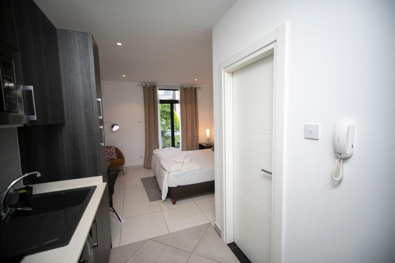 Accra Comfy Studio At Embassy Gardens Cantonments ภายนอก รูปภาพ