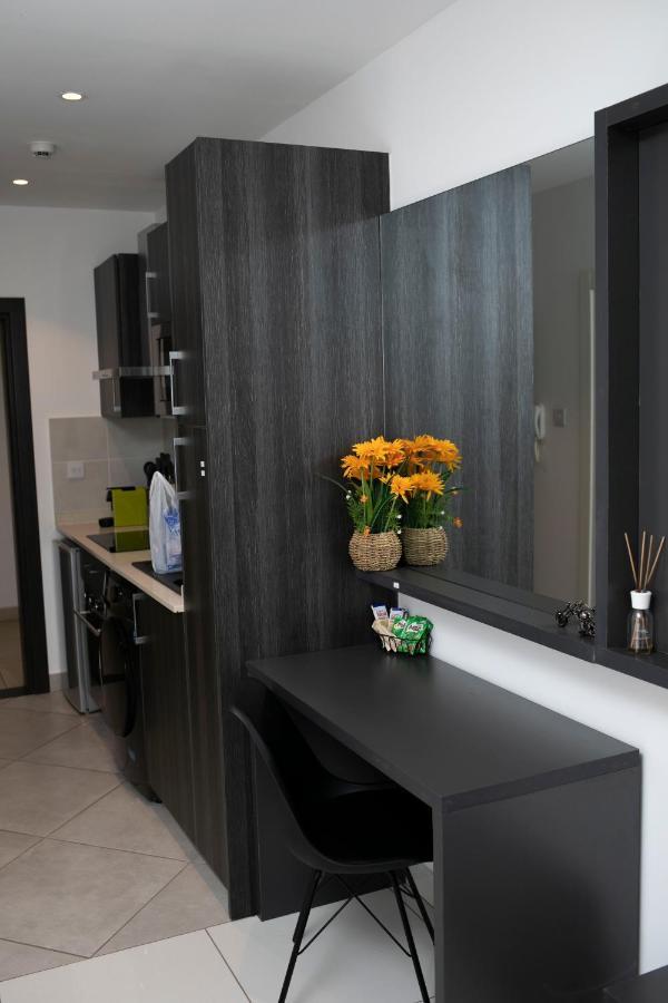 Accra Comfy Studio At Embassy Gardens Cantonments ภายนอก รูปภาพ